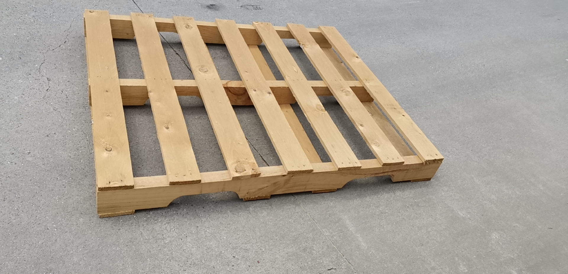 山丹根据材质选择木托盘